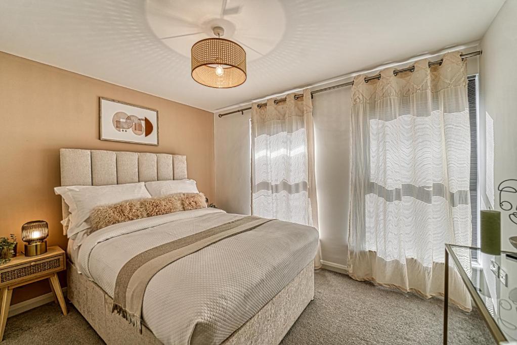 Guest Homes - Watledge House Apartment تِوْكيسبوري المظهر الخارجي الصورة