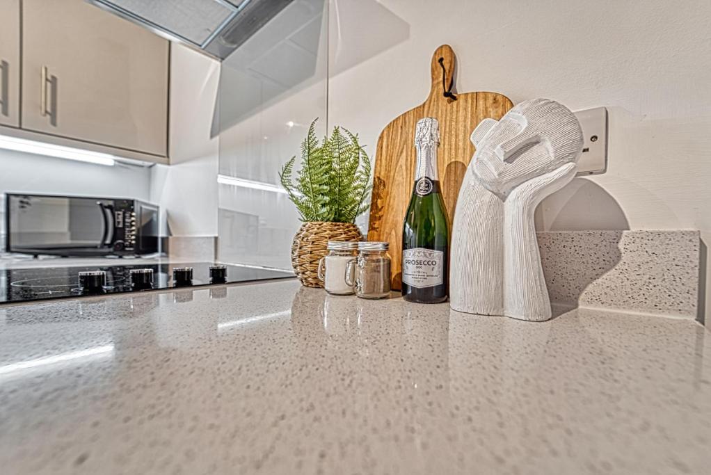 Guest Homes - Watledge House Apartment تِوْكيسبوري المظهر الخارجي الصورة