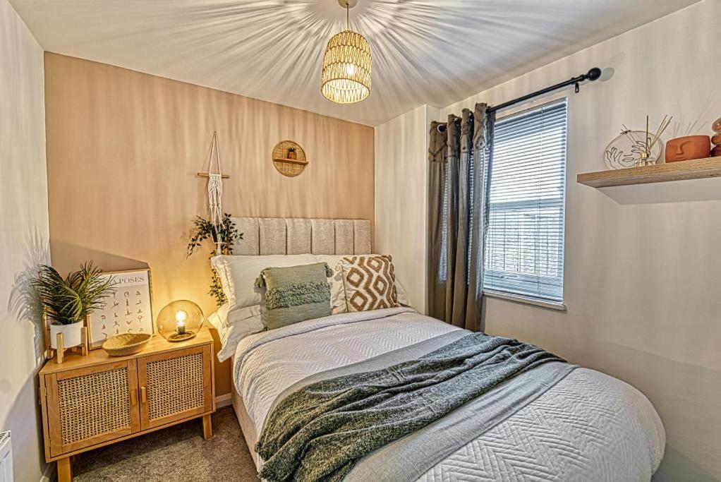Guest Homes - Watledge House Apartment تِوْكيسبوري المظهر الخارجي الصورة