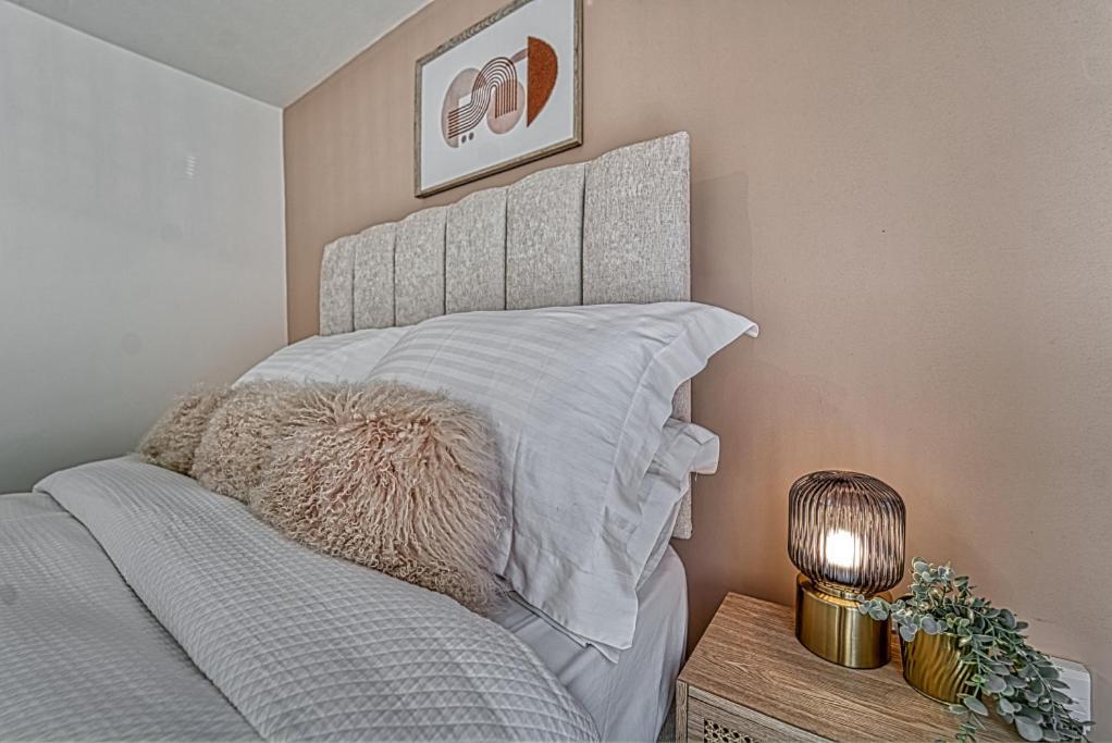 Guest Homes - Watledge House Apartment تِوْكيسبوري المظهر الخارجي الصورة
