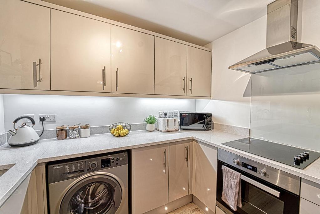 Guest Homes - Watledge House Apartment تِوْكيسبوري المظهر الخارجي الصورة