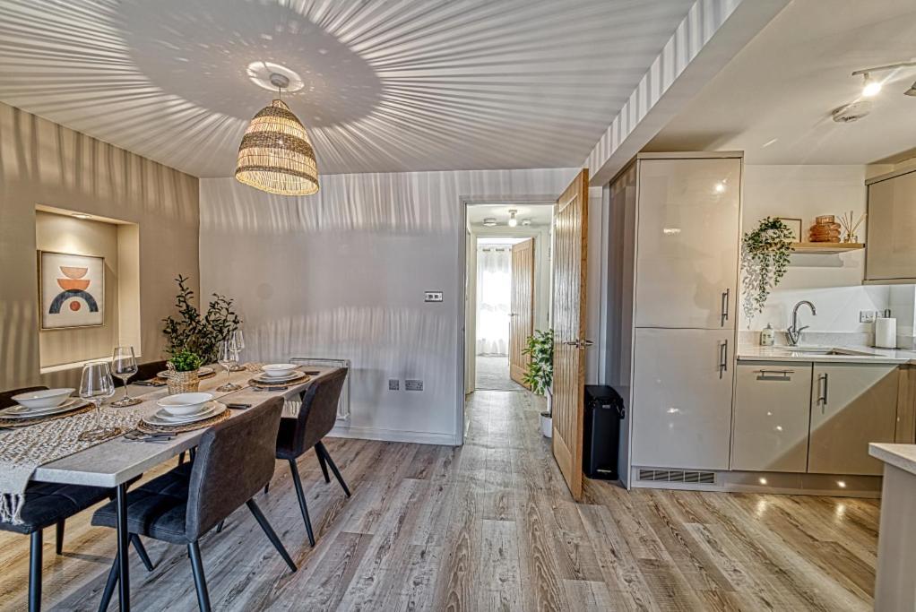 Guest Homes - Watledge House Apartment تِوْكيسبوري المظهر الخارجي الصورة