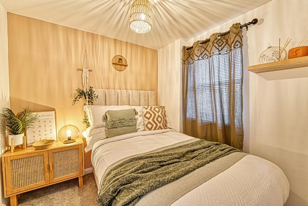 Guest Homes - Watledge House Apartment تِوْكيسبوري المظهر الخارجي الصورة