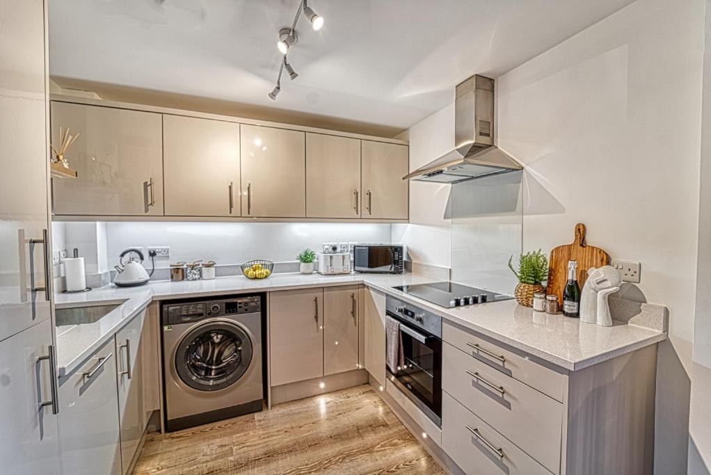 Guest Homes - Watledge House Apartment تِوْكيسبوري المظهر الخارجي الصورة