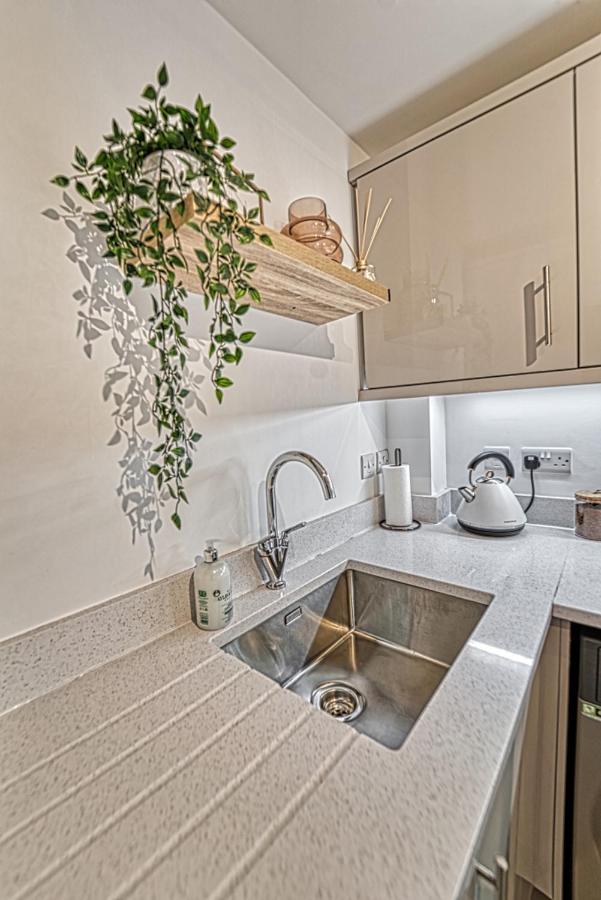 Guest Homes - Watledge House Apartment تِوْكيسبوري المظهر الخارجي الصورة
