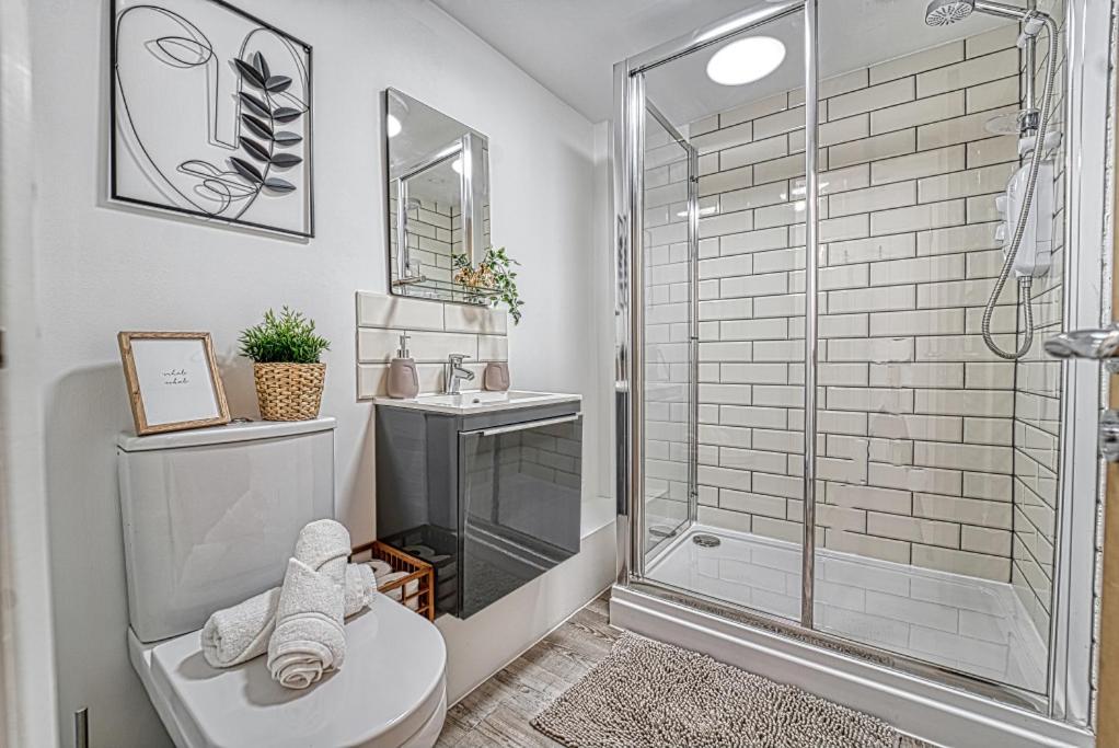 Guest Homes - Watledge House Apartment تِوْكيسبوري المظهر الخارجي الصورة