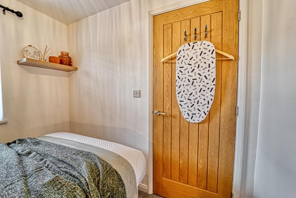 Guest Homes - Watledge House Apartment تِوْكيسبوري المظهر الخارجي الصورة